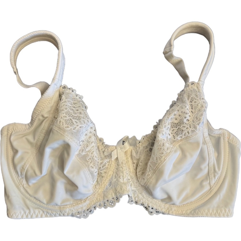 Curve Muse Ivory Size 38D Underwire Lined Bra Lace On Front Thick Padded Straps